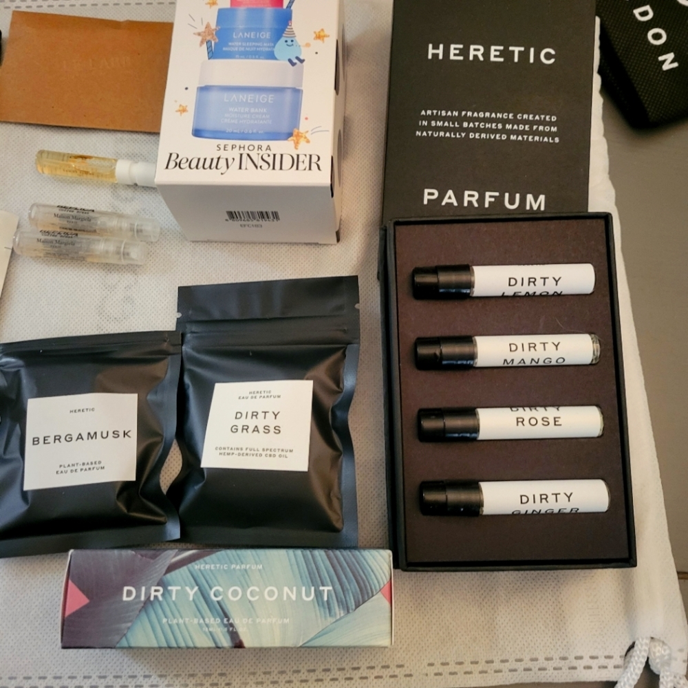 Lot of perfume deluxe samples!